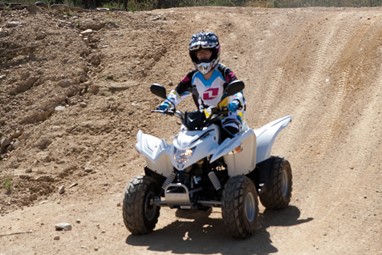 Aeon Cobra 50 Hi-Perf | ATV | Moto 4