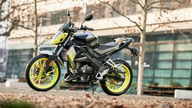 UM XTREET | Moto | Utility