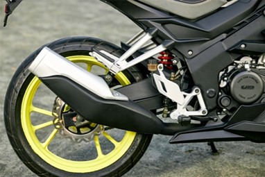 UM XTREET | Moto | Utility