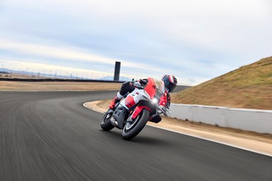 Yamaha R9 2026 | Moto | Super Desportivas