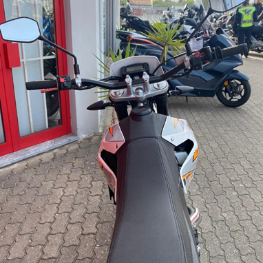 UM DSR EX 125 125 | Moto