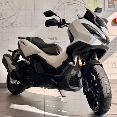Honda ADV 350 | Scooter