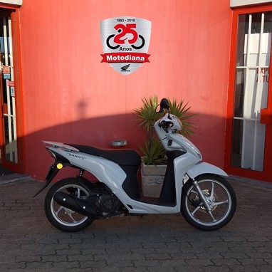 Honda Vision 110 | Scooter