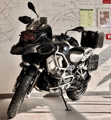 BMW R1250 GSA Triple Black | Moto