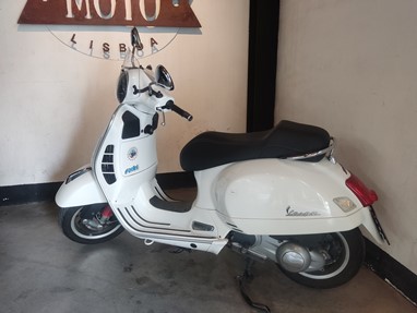 Vespa GTS 300 | Scooter
