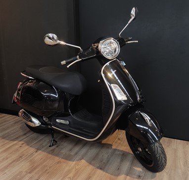 Vespa GTS 300 | Scooter