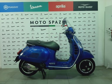 Vespa GTS 300 | Scooter