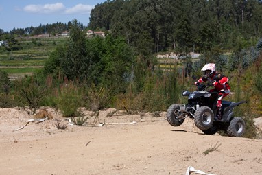 Aeon Cobra 220 Hi-Perf | ATV | Moto 4