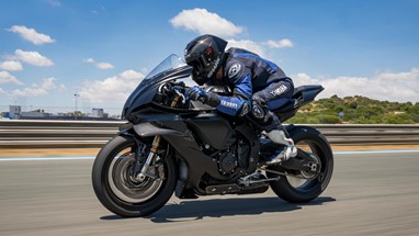 Yamaha R1 RACE 2025 | Moto | Super Desportivas