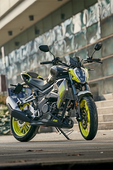 UM XTREET | Moto | Utility