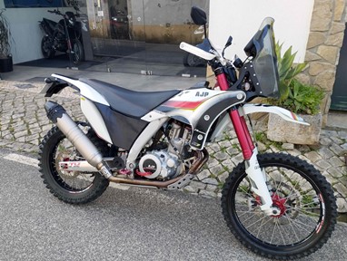 AJP PR7 650 - Estimada e Original | Moto