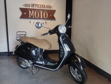 Vespa GTS 300 | Scooter