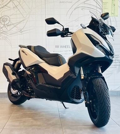 Honda ADV 350 | Scooter