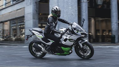 Kawasaki NINJA 7 HYBRID | Moto | Supersport