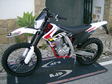 AJP SPR 240 Enduro | Moto