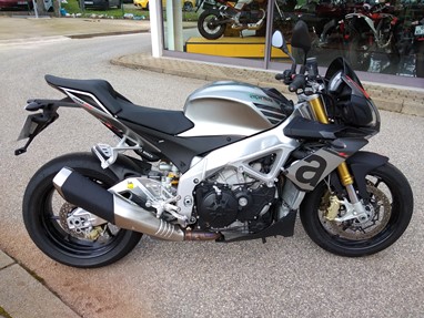 Aprilia Tuono V4 1100 RR | Moto