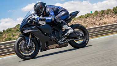 Yamaha R1 RACE 2025 | Moto | Super Desportivas