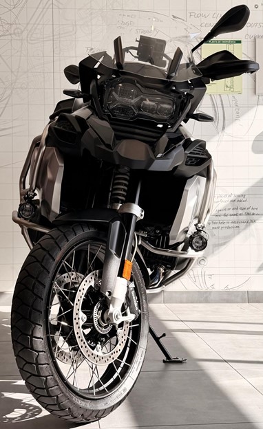 BMW R1250 GSA Triple Black | Moto