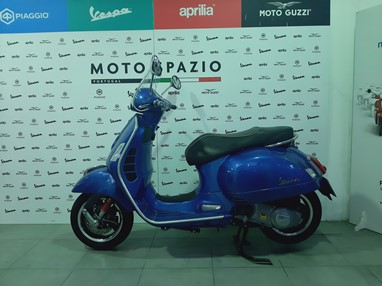Vespa GTS 300 | Scooter