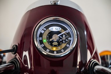 Jawa 300 CL | Moto | Moto