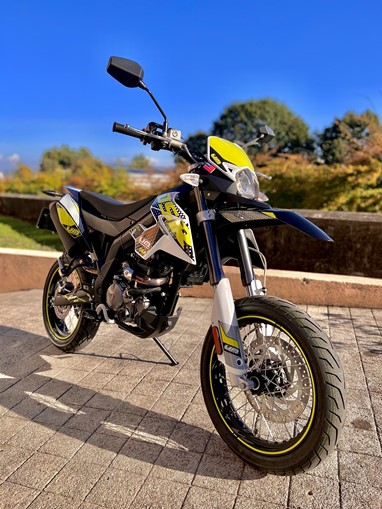 UM DSR SM 125 | Moto
